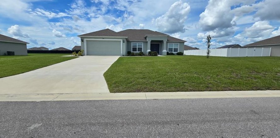 House in Babson Park, Florida 4 bedrooms, 171.78 sq.m. № 1908518