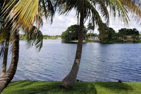 Condominio en alquiler en Miami, Florida, 2 dormitorios, 84.17 m2 № 2085006 - foto 22
