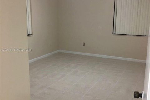 Condominio en alquiler en Miami, Florida, 2 dormitorios, 84.17 m2 № 2085006 - foto 12