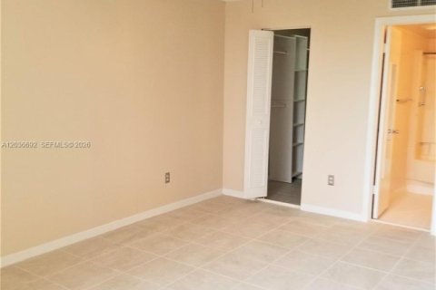 Condominio en alquiler en Miami, Florida, 2 dormitorios, 84.17 m2 № 2085006 - foto 13