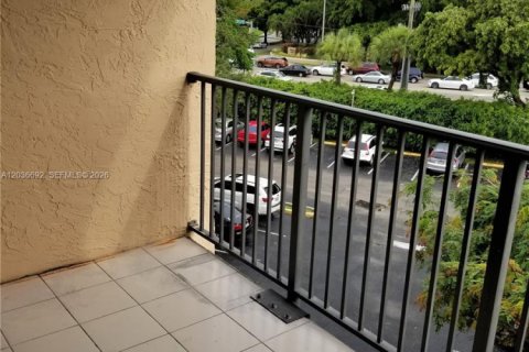 Condominio en alquiler en Miami, Florida, 2 dormitorios, 84.17 m2 № 2085006 - foto 9
