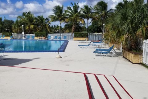 Condominio en alquiler en Miami, Florida, 2 dormitorios, 84.17 m2 № 2085006 - foto 2