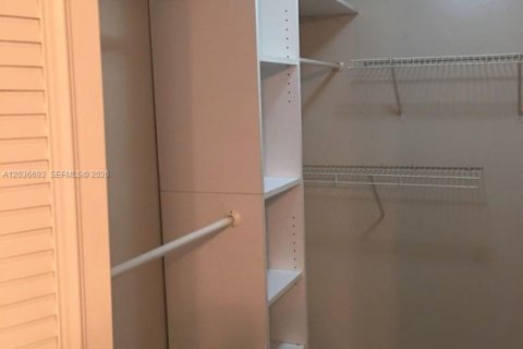 Condominio en alquiler en Miami, Florida, 2 dormitorios, 84.17 m2 № 2085006 - foto 15