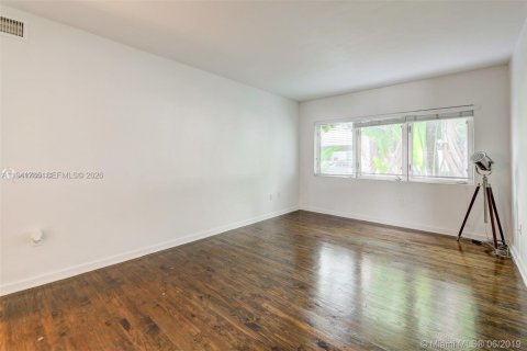 Condo in Miami Beach, Florida, 1 bedroom  № 1998955 - photo 8