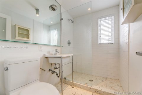 Condo in Miami Beach, Florida, 1 bedroom  № 1998955 - photo 22
