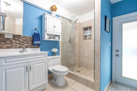 House in Miami, Florida 4 bedrooms, 196.95 sq.m. № 1933660 - photo 25