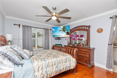 House in Miami, Florida 4 bedrooms, 196.95 sq.m. № 1933660 - photo 26