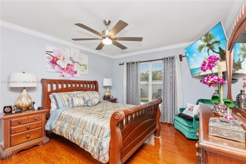 House in Miami, Florida 4 bedrooms, 196.95 sq.m. № 1933660 - photo 27