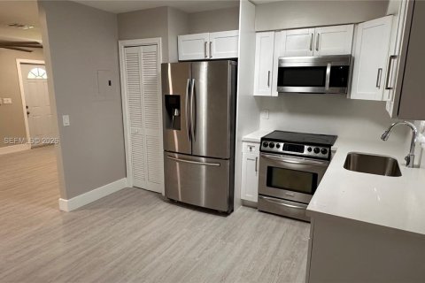 Immobilier commercial à vendre à Pompano Beach, Floride: 264.49 m2 № 2079793 - photo 22