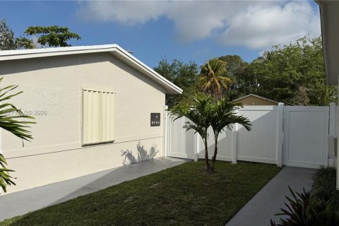 Immobilier commercial à vendre à Pompano Beach, Floride: 264.49 m2 № 2079793 - photo 10
