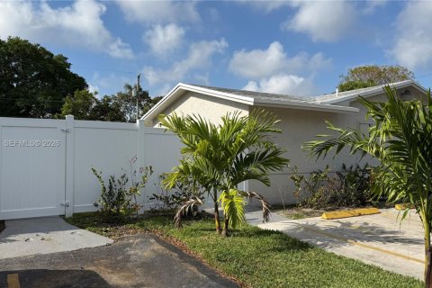Immobilier commercial à vendre à Pompano Beach, Floride: 264.49 m2 № 2079793 - photo 7