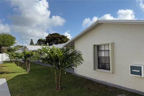 Immobilier commercial à vendre à Pompano Beach, Floride: 264.49 m2 № 2079793 - photo 14