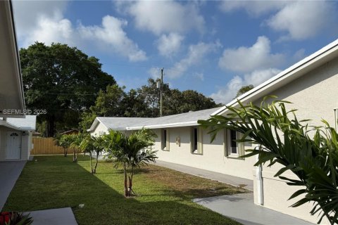 Immobilier commercial à vendre à Pompano Beach, Floride: 264.49 m2 № 2079793 - photo 8
