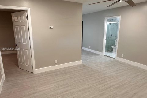 Immobilier commercial à vendre à Pompano Beach, Floride: 264.49 m2 № 2079793 - photo 17