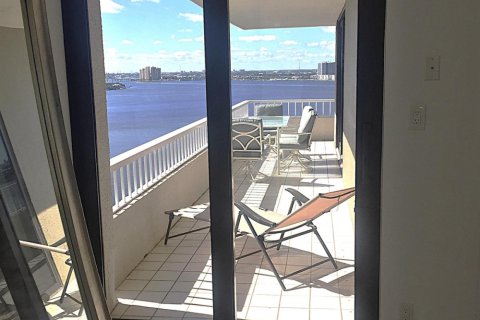 Condo in Riviera Beach, Florida, 2 bedrooms  № 2189619 - photo 27