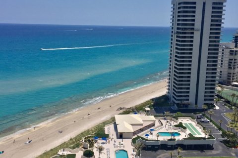 Condo in Riviera Beach, Florida, 2 bedrooms  № 2189619 - photo 3
