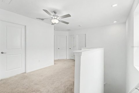 House in Zephyrhills, Florida 4 bedrooms, 192.59 sq.m. № 2419348 - photo 6