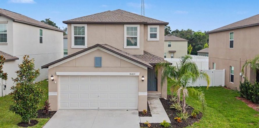 House in Zephyrhills, Florida 4 bedrooms, 192.59 sq.m. № 2419348