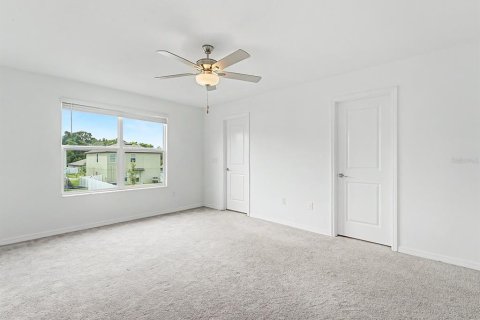 House in Zephyrhills, Florida 4 bedrooms, 192.59 sq.m. № 2419348 - photo 7