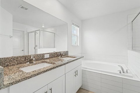 House in Zephyrhills, Florida 4 bedrooms, 192.59 sq.m. № 2419348 - photo 8