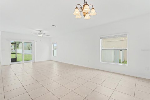 House in Zephyrhills, Florida 4 bedrooms, 192.59 sq.m. № 2419348 - photo 11