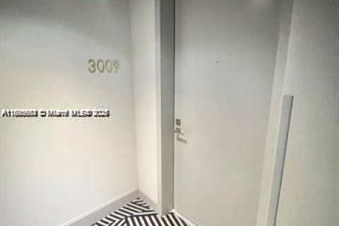 Купить кондоминиум в Майами, Флорида 1 спальня, 68.56м2, № 2014275 - фото 2