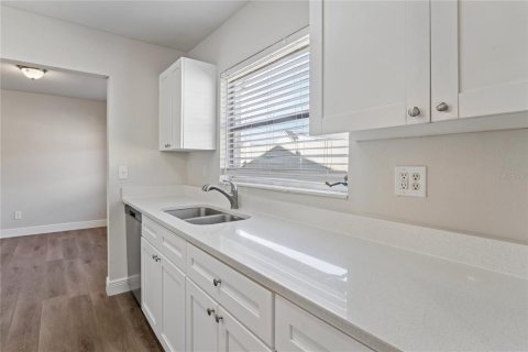 Villa ou maison à vendre à Tampa, Floride: 4 chambres, 163.04 m2 № 2429447 - photo 7