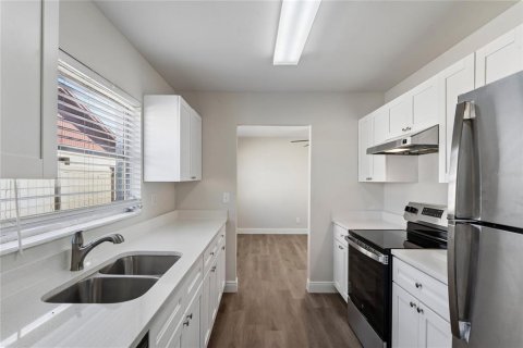 Villa ou maison à vendre à Tampa, Floride: 4 chambres, 163.04 m2 № 2429447 - photo 6