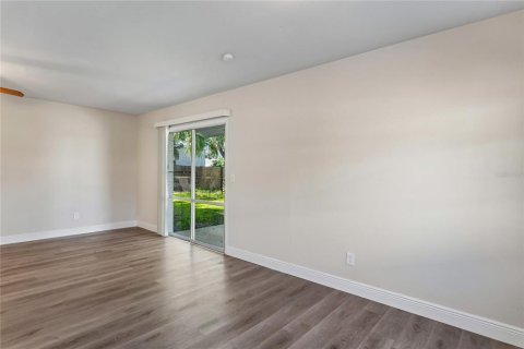 Villa ou maison à vendre à Tampa, Floride: 4 chambres, 163.04 m2 № 2429447 - photo 10