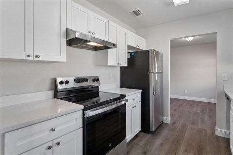 Villa ou maison à vendre à Tampa, Floride: 4 chambres, 163.04 m2 № 2429447 - photo 8