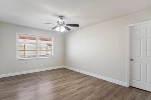 Villa ou maison à vendre à Tampa, Floride: 4 chambres, 163.04 m2 № 2429447 - photo 12
