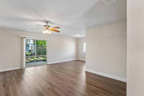 Villa ou maison à vendre à Tampa, Floride: 4 chambres, 163.04 m2 № 2429447 - photo 4
