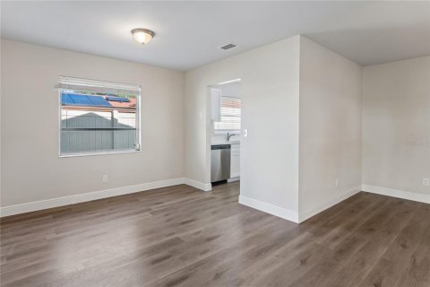 Villa ou maison à vendre à Tampa, Floride: 4 chambres, 163.04 m2 № 2429447 - photo 9