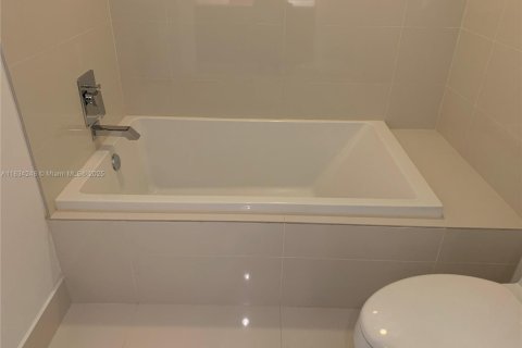 Купить кондоминиум в Майами, Флорида 1 спальня, 63.55м2, № 2013332 - фото 13