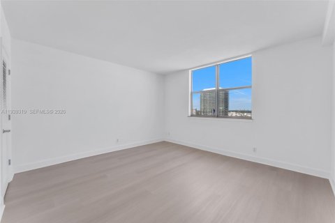 Copropriété à louer à Miami Beach, Floride: 2 chambres, 120.68 m2 № 1999038 - photo 17