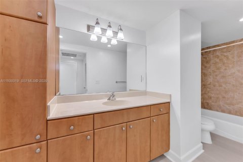 Copropriété à louer à Miami Beach, Floride: 2 chambres, 120.68 m2 № 1999038 - photo 13