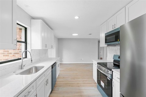 Casa en venta en Palm Bay, Florida, 3 dormitorios, 157 m2 № 1838834 - foto 8