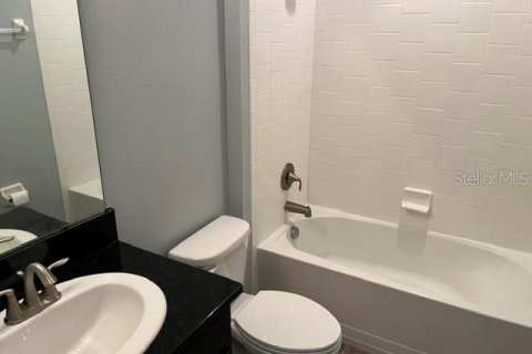 Townhouse in Sarasota, Florida 3 bedrooms, 145.67 sq.m. № 2266775 - photo 26