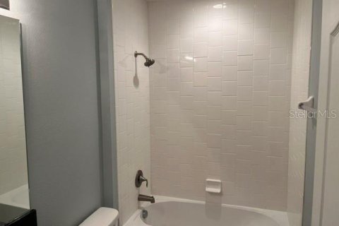 Townhouse in Sarasota, Florida 3 bedrooms, 145.67 sq.m. № 2266775 - photo 27