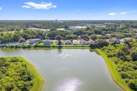 Villa ou maison à vendre à Land O' Lakes, Floride: 4 chambres, 134.34 m2 № 2221345 - photo 4