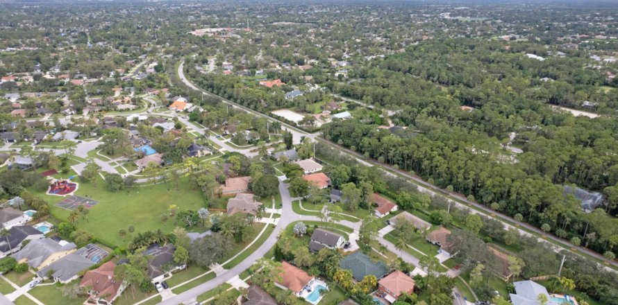 House in Wellington, Florida 3 bedrooms, 164.16 sq.m. № 1118650