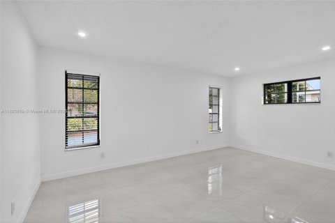 Villa ou maison à vendre à Hollywood, Floride: 4 chambres, 217.02 m2 № 1946129 - photo 30