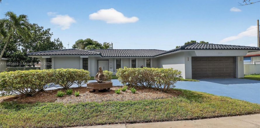 Villa ou maison à Hollywood, Floride 4 chambres, 217.02 m2 № 1946129