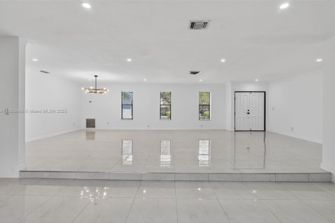 Villa ou maison à vendre à Hollywood, Floride: 4 chambres, 217.02 m2 № 1946129 - photo 11