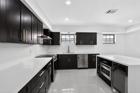 Villa ou maison à vendre à Hollywood, Floride: 4 chambres, 217.02 m2 № 1946129 - photo 4