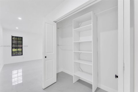 Villa ou maison à vendre à Hollywood, Floride: 4 chambres, 217.02 m2 № 1946129 - photo 28