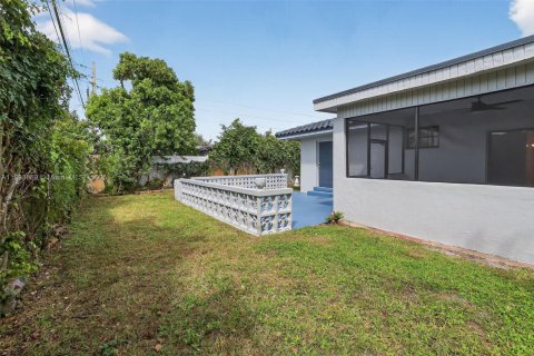 Villa ou maison à vendre à Hollywood, Floride: 4 chambres, 217.02 m2 № 1946129 - photo 25