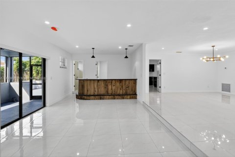 Villa ou maison à vendre à Hollywood, Floride: 4 chambres, 217.02 m2 № 1946129 - photo 5