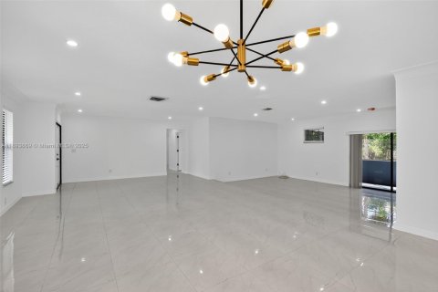 Villa ou maison à vendre à Hollywood, Floride: 4 chambres, 217.02 m2 № 1946129 - photo 14