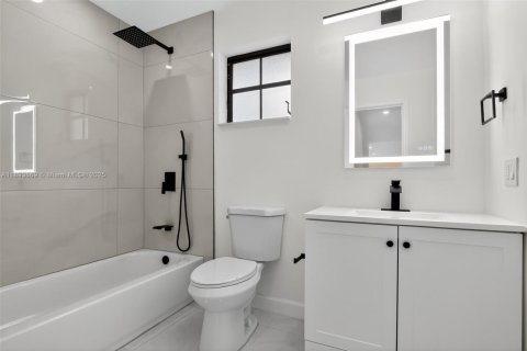 Villa ou maison à vendre à Hollywood, Floride: 4 chambres, 217.02 m2 № 1946129 - photo 7